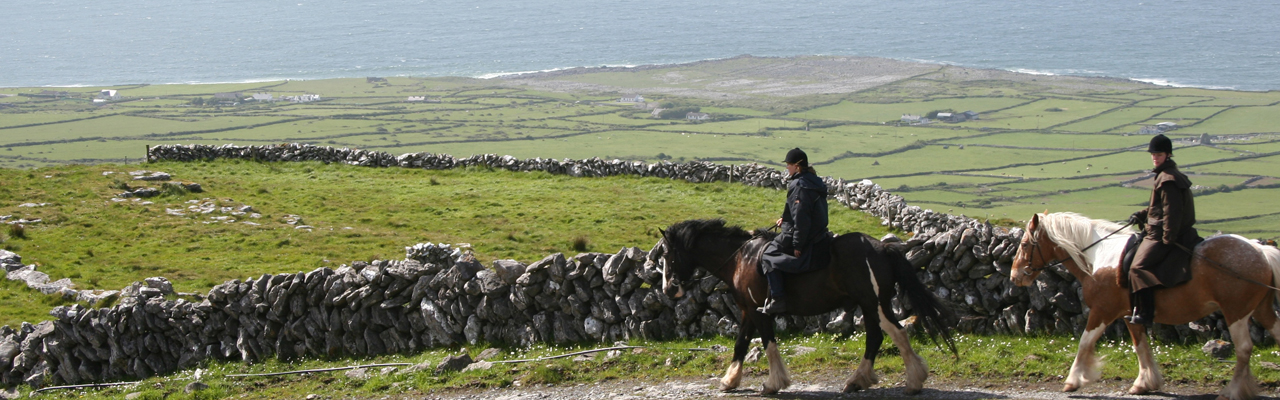 Randonn&eacute;e &eacute;questre en Irlande &agrave; la d&eacute;couverte des paysages sauvages du comt&eacute; de Clare