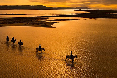 Voyage et aventure à cheval en Sicile - Randonnée équestre en Italie organisée par Randocheval