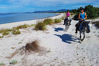 Voyage et aventure à cheval en Sicile - Randonnée équestre en Italie organisée par Randocheval