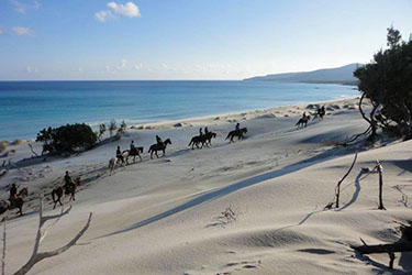 Voyage et aventure à cheval en Sicile - Randonnée équestre en Italie organisée par Randocheval