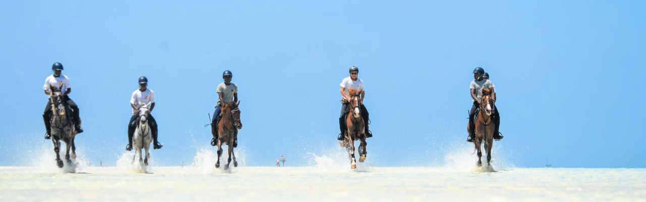 &bull; voyage a cheval zanzibar randonnee equestre tanzanie plage nungwi