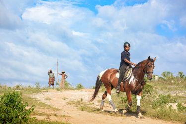 randonnee equestre cheval rencontre population locale tanzanie zanzibar
