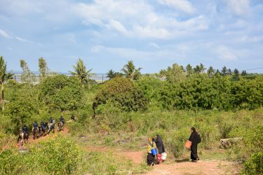 voyage a cheval terres agricoles isolees culture traditionnelle zanzibar tanzanie