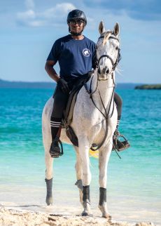 guide equestre professionnel cheval plage ocean indien tanzanie zanzibar